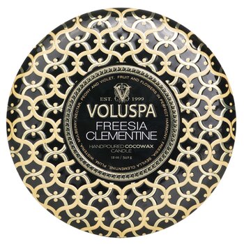 Voluspa 3 芯裝飾錫蠟燭 - 小蒼蘭克萊門汀 (3 Wick Decorative Tin Candle - Freesia Clementine)